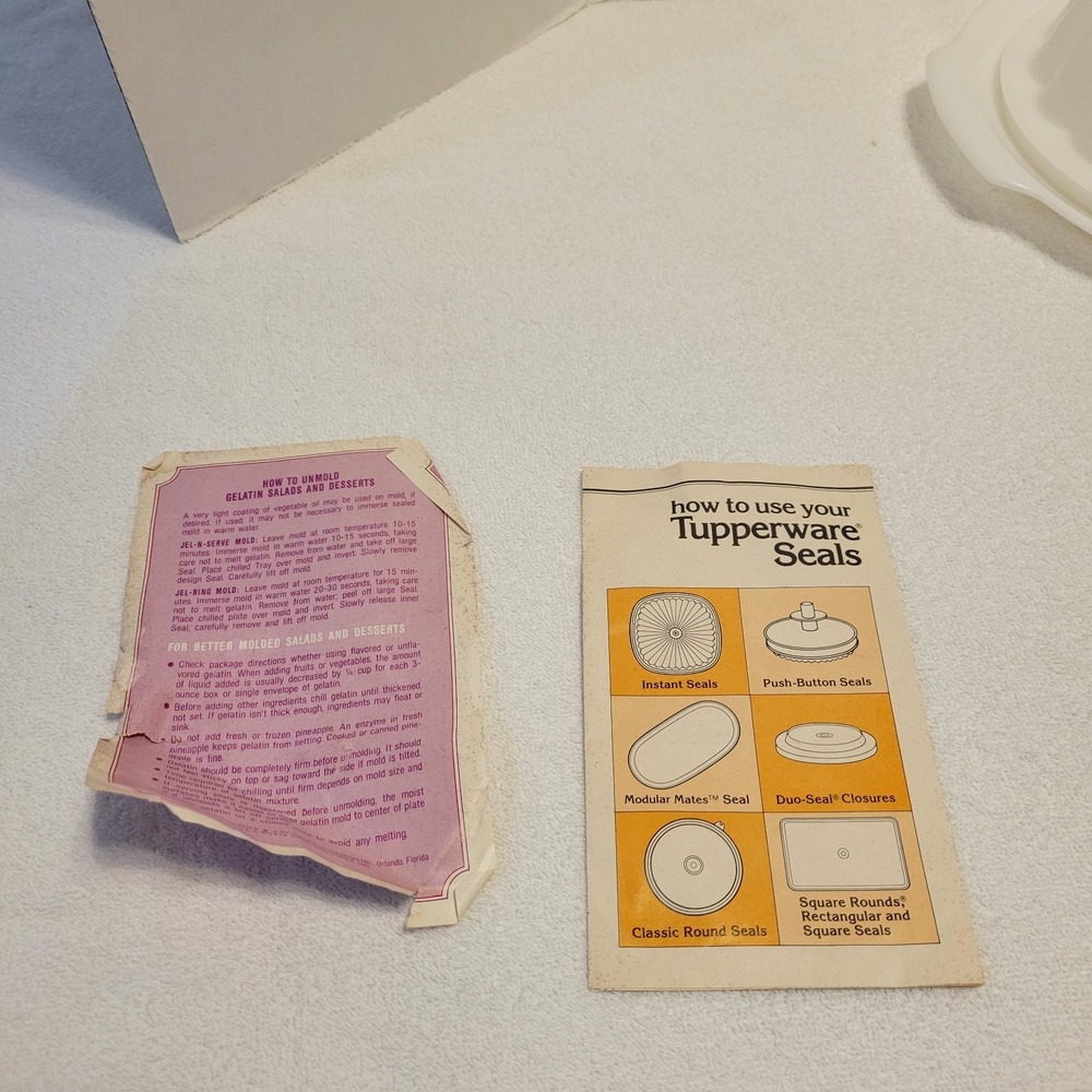Tupperware Vintage Jel-N-Serve food mold set w/ 4 tops - Picture 4 of 6